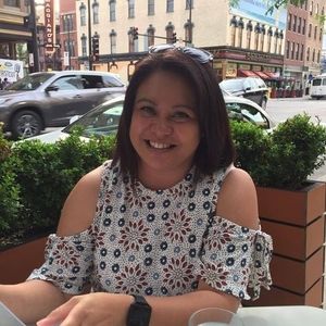 Meet your Posher, Larissa